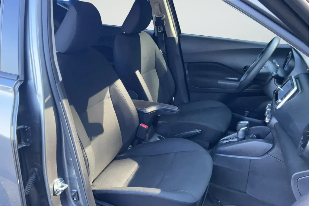2025 Nissan Kicks Play S thumbnail 20
