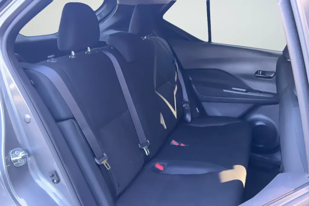 2025 Nissan Kicks Play S thumbnail 21