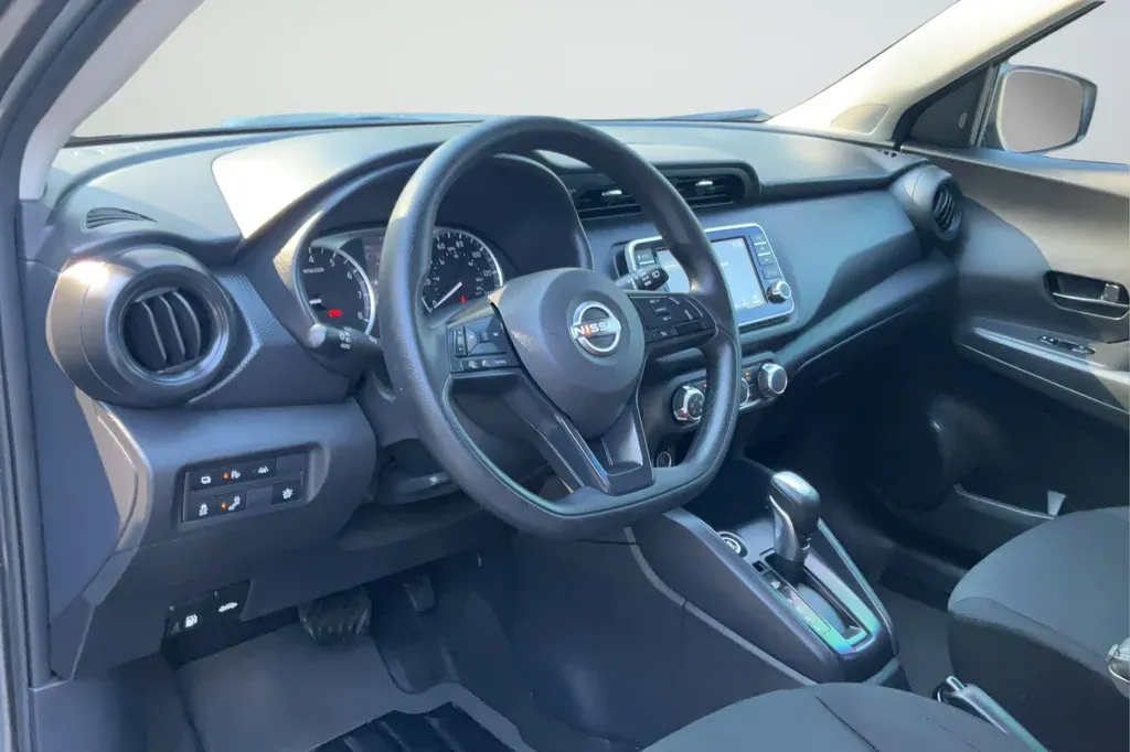 2025 Nissan Kicks Play S thumbnail 25