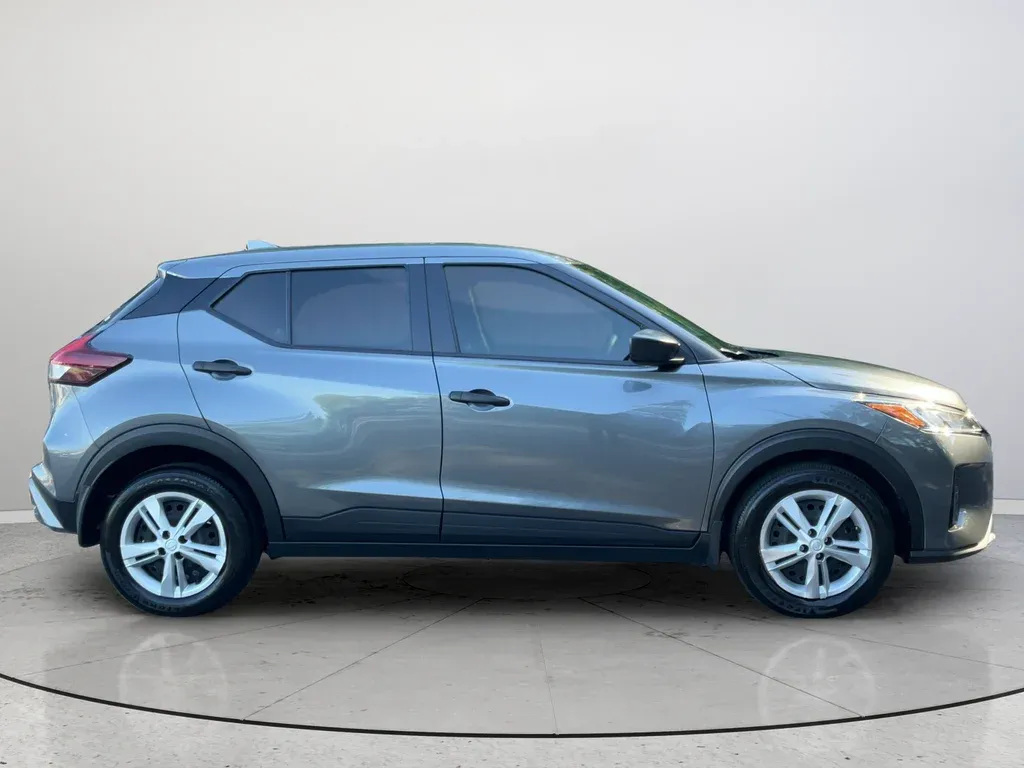 2025 Nissan Kicks Play S thumbnail 6