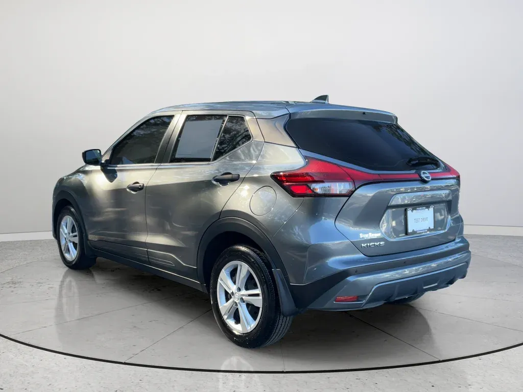 2025 Nissan Kicks Play S thumbnail 9