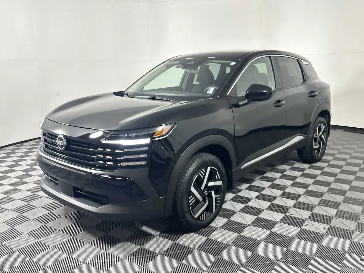 2025 Nissan Kicks SV thumbnail 3