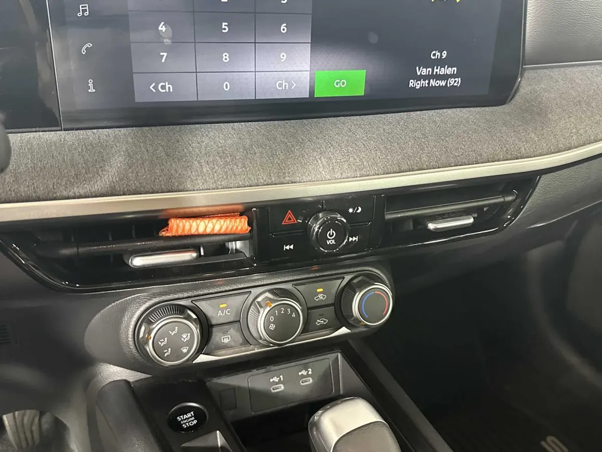 2025 Nissan Kicks SV thumbnail 30