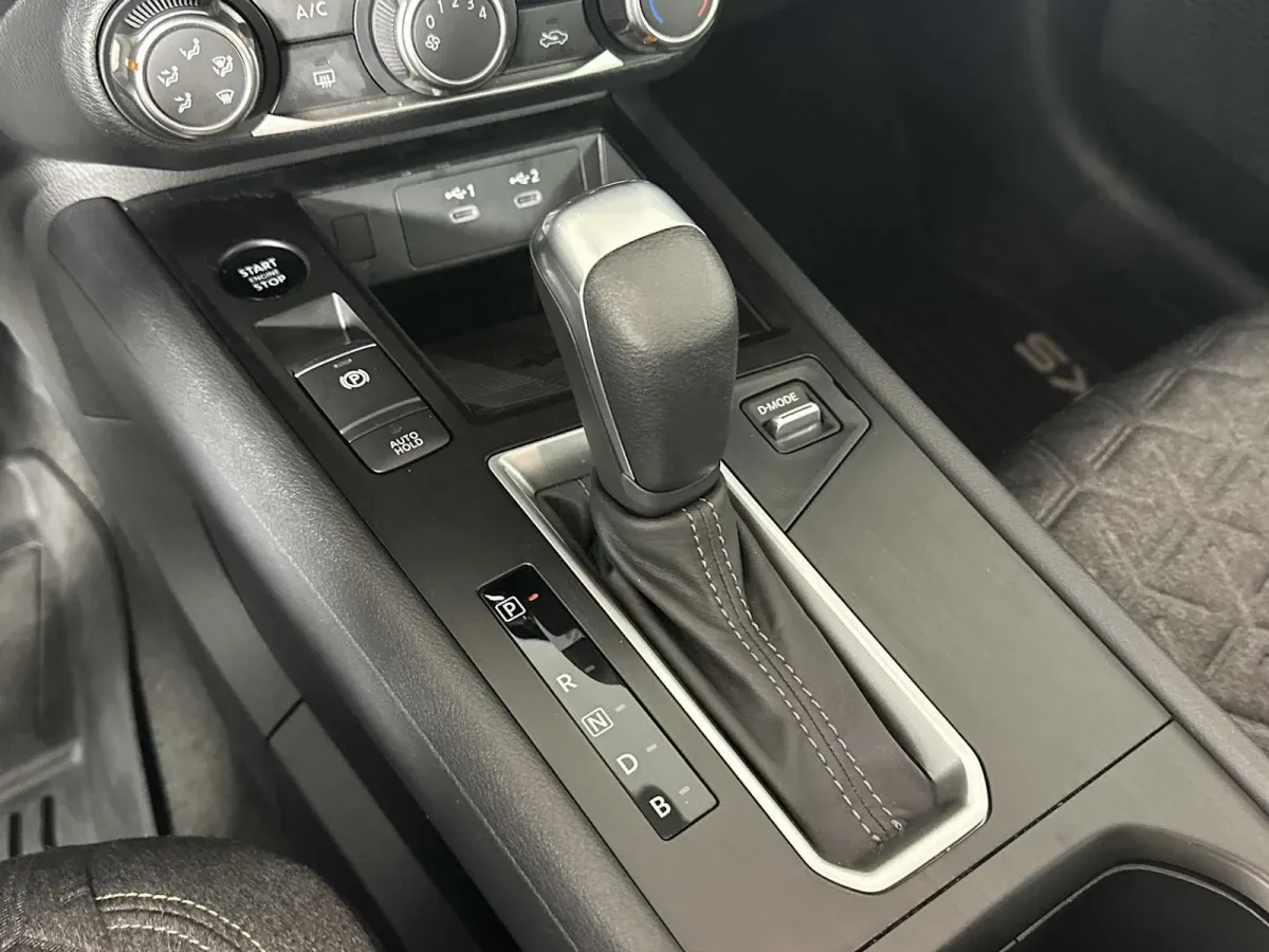 2025 Nissan Kicks SV thumbnail 31