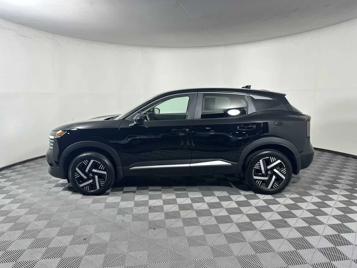 2025 Nissan Kicks SV thumbnail 4