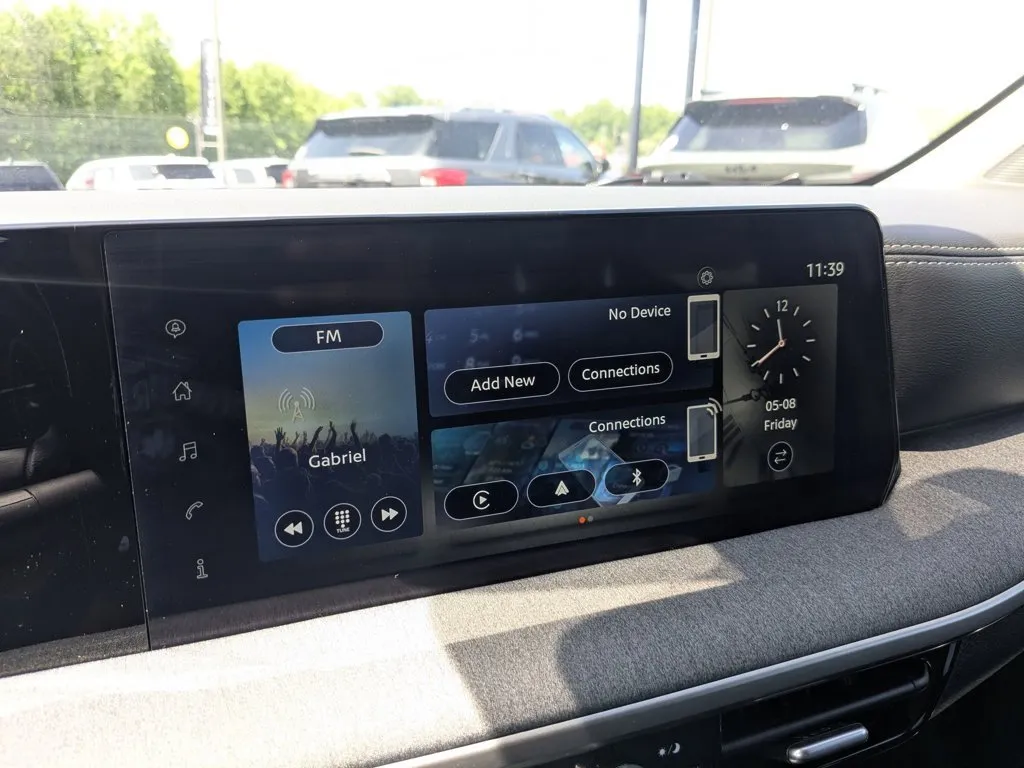 2025 Nissan Kicks SV thumbnail 16