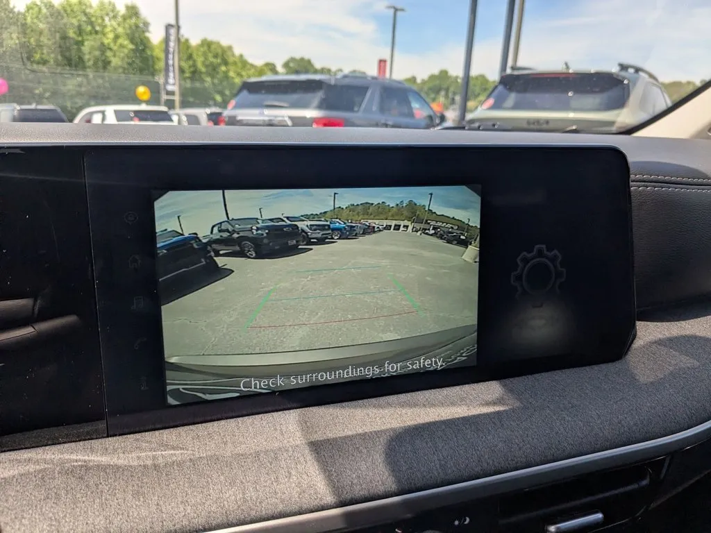2025 Nissan Kicks SV thumbnail 17