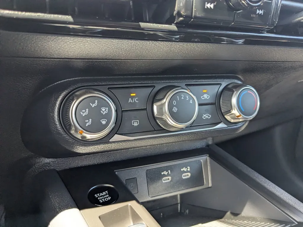 2025 Nissan Kicks SV thumbnail 18