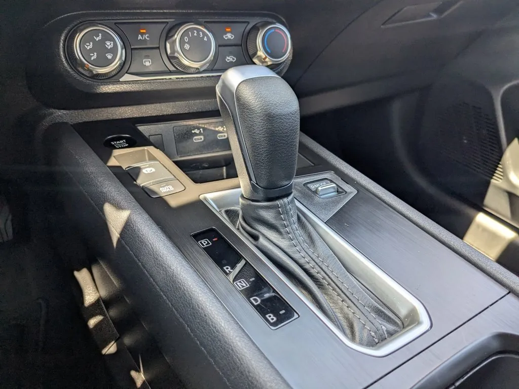 2025 Nissan Kicks SV thumbnail 19