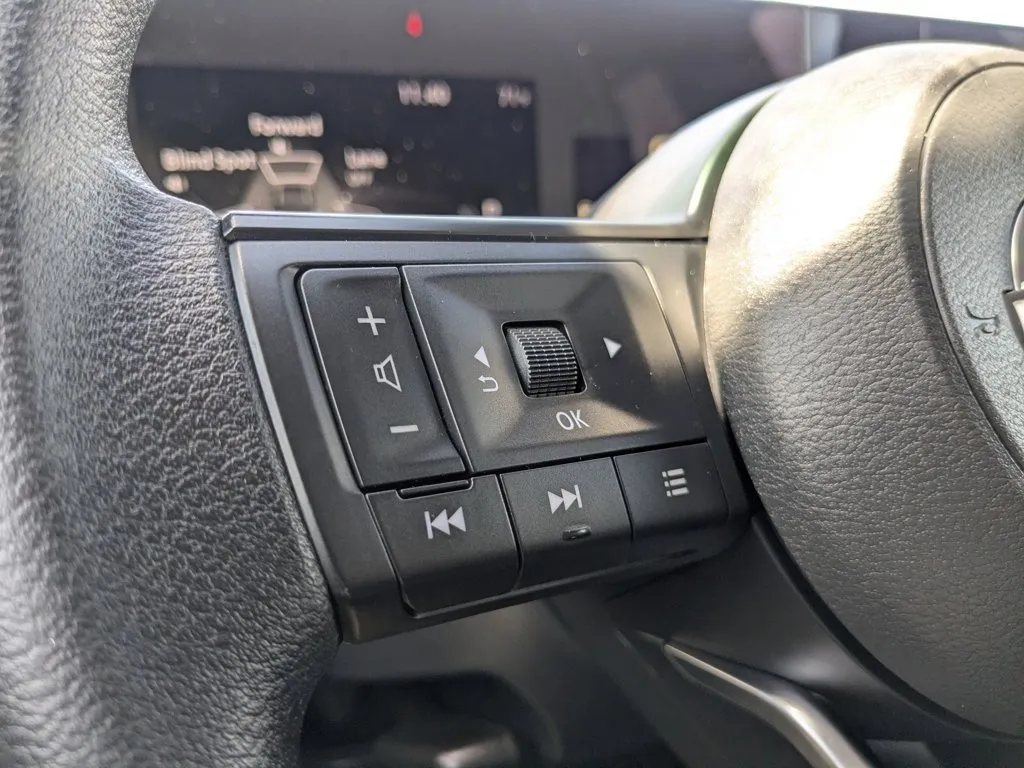 2025 Nissan Kicks SV thumbnail 22