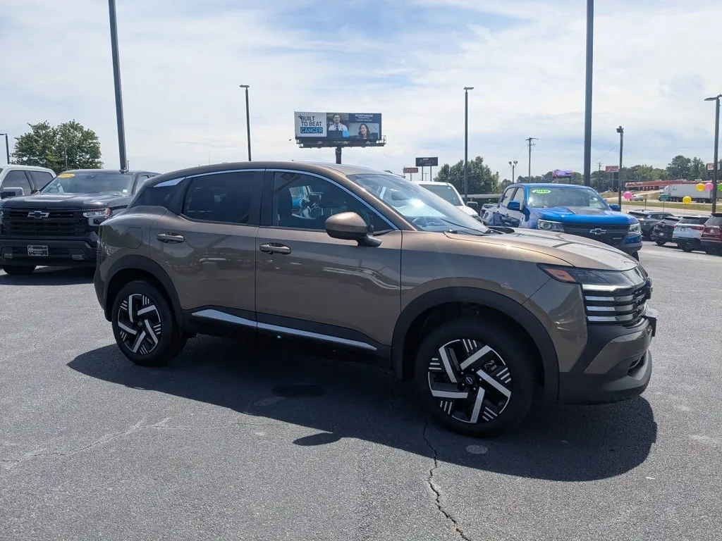 2025 Nissan Kicks SV thumbnail 3