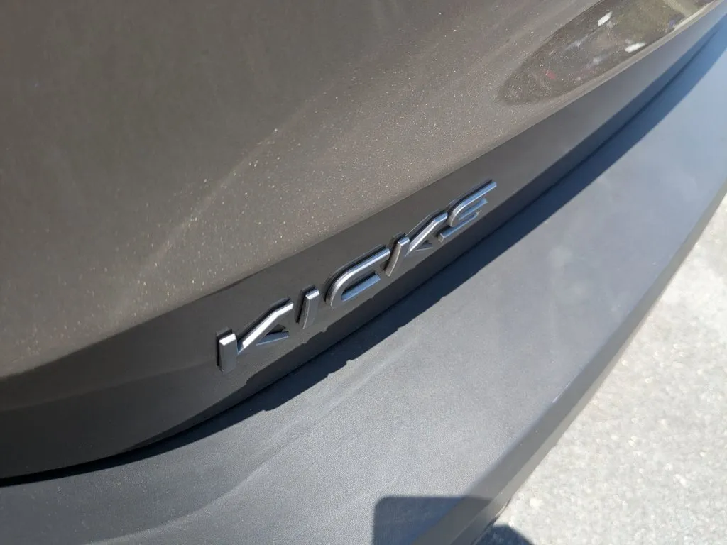 2025 Nissan Kicks SV thumbnail 30