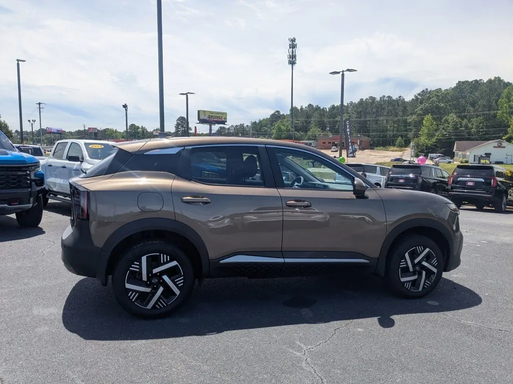 2025 Nissan Kicks SV thumbnail 4