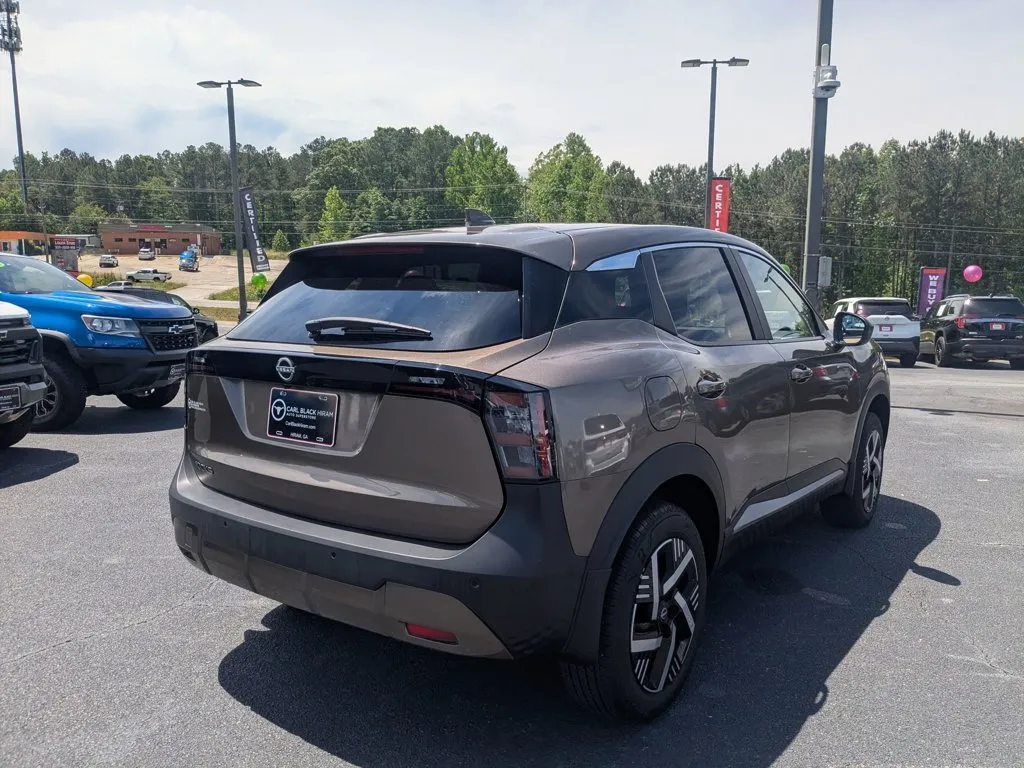 2025 Nissan Kicks SV thumbnail 5
