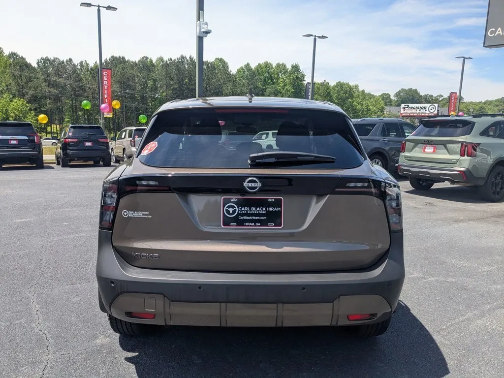 2025 Nissan Kicks SV thumbnail 6