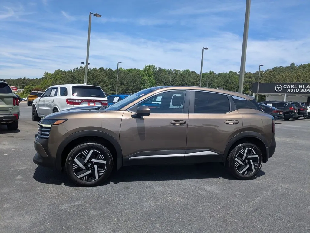 2025 Nissan Kicks SV thumbnail 8
