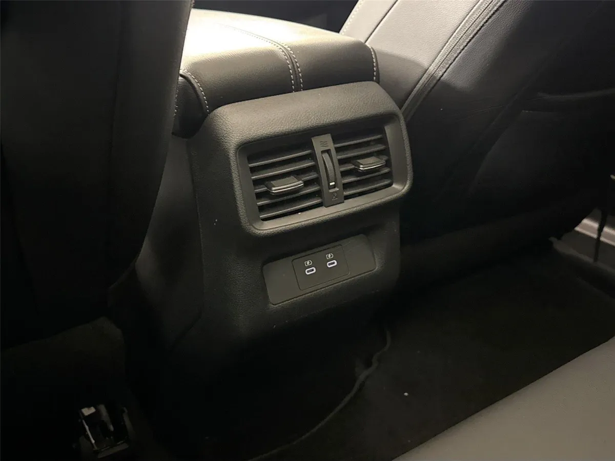 2025 Nissan Murano SL thumbnail 35