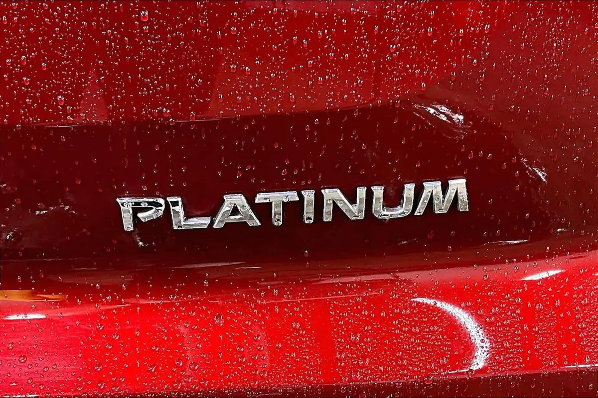 2025 Nissan Pathfinder Platinum thumbnail 10