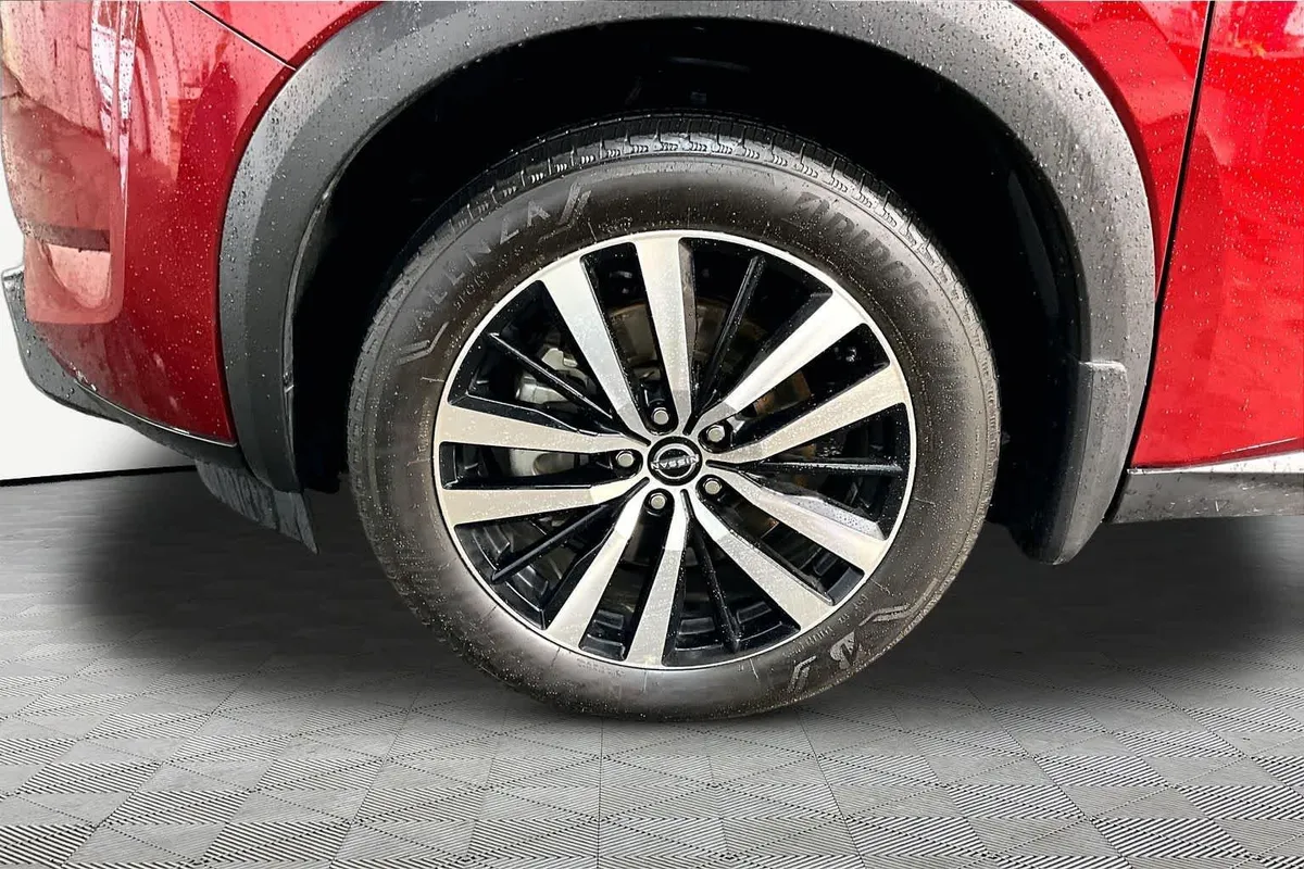 2025 Nissan Pathfinder Platinum thumbnail 11