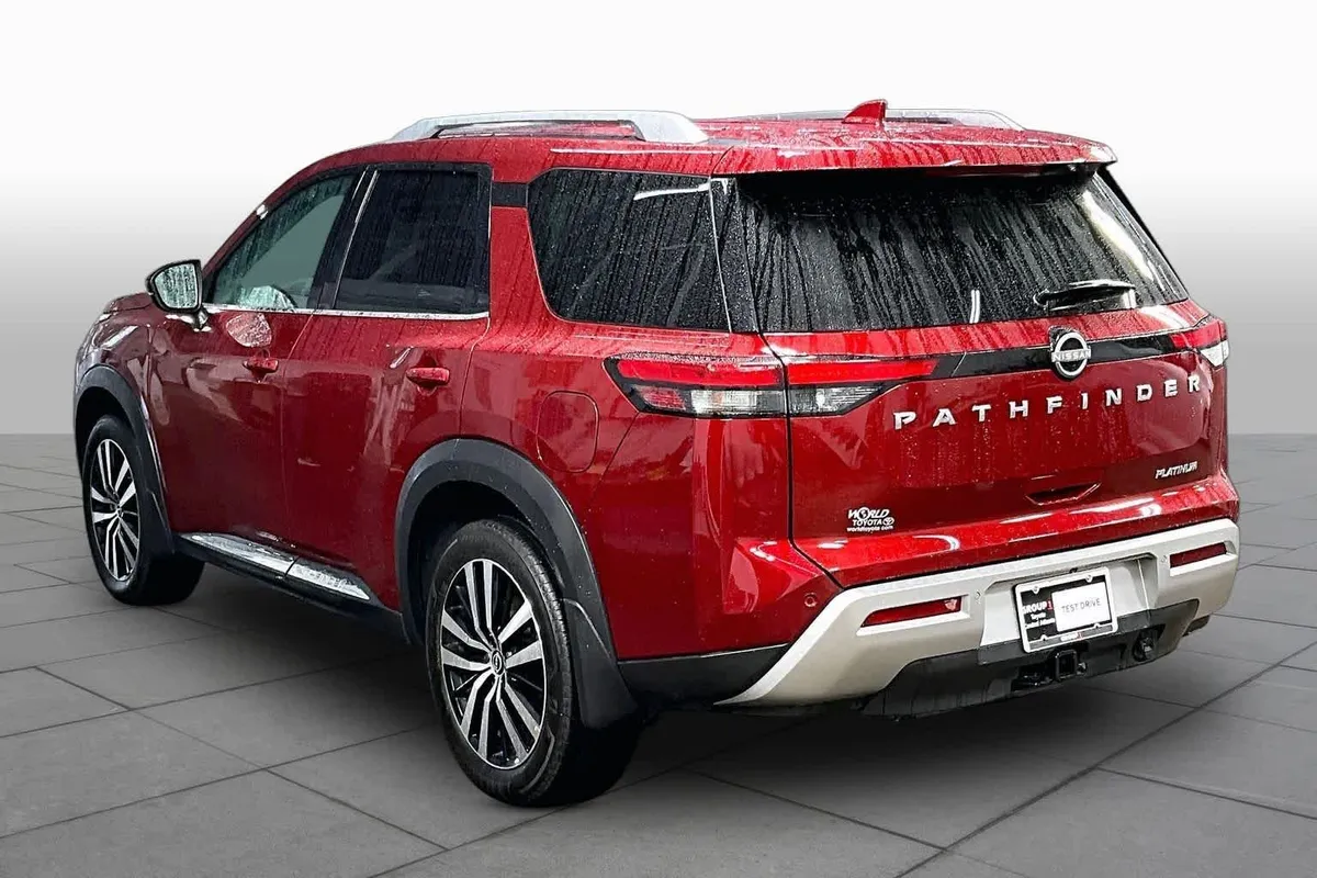 2025 Nissan Pathfinder Platinum thumbnail 12