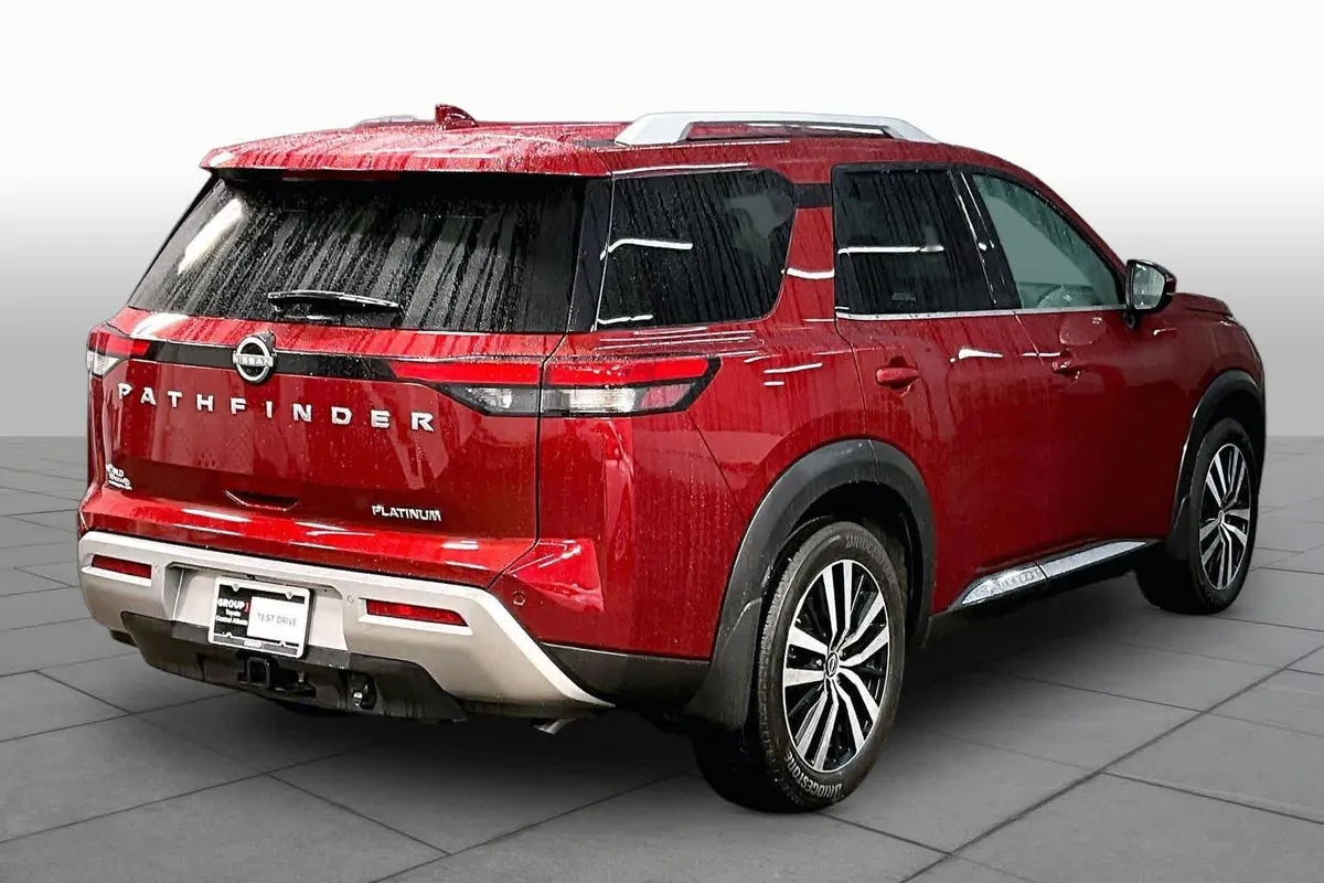 2025 Nissan Pathfinder Platinum thumbnail 13