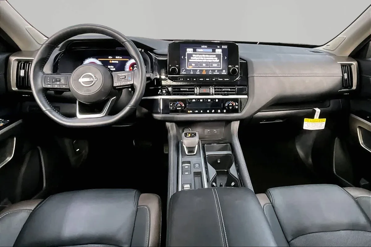 2025 Nissan Pathfinder Platinum thumbnail 16