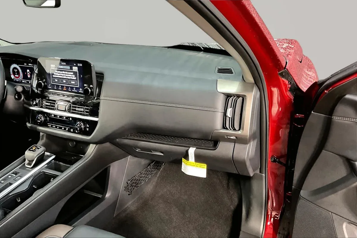2025 Nissan Pathfinder Platinum thumbnail 19