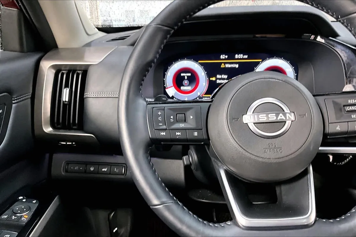 2025 Nissan Pathfinder Platinum thumbnail 24