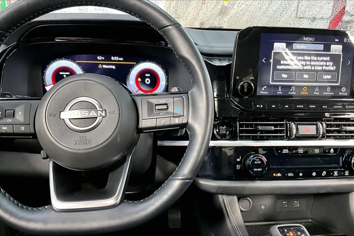 2025 Nissan Pathfinder Platinum thumbnail 25