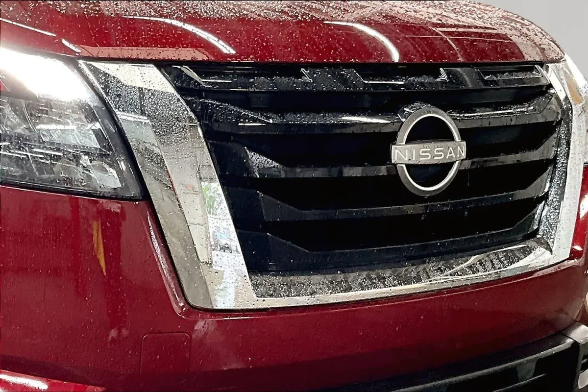 2025 Nissan Pathfinder Platinum thumbnail 30