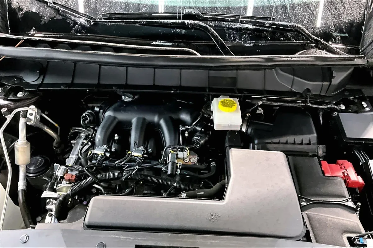 2025 Nissan Pathfinder Platinum thumbnail 32