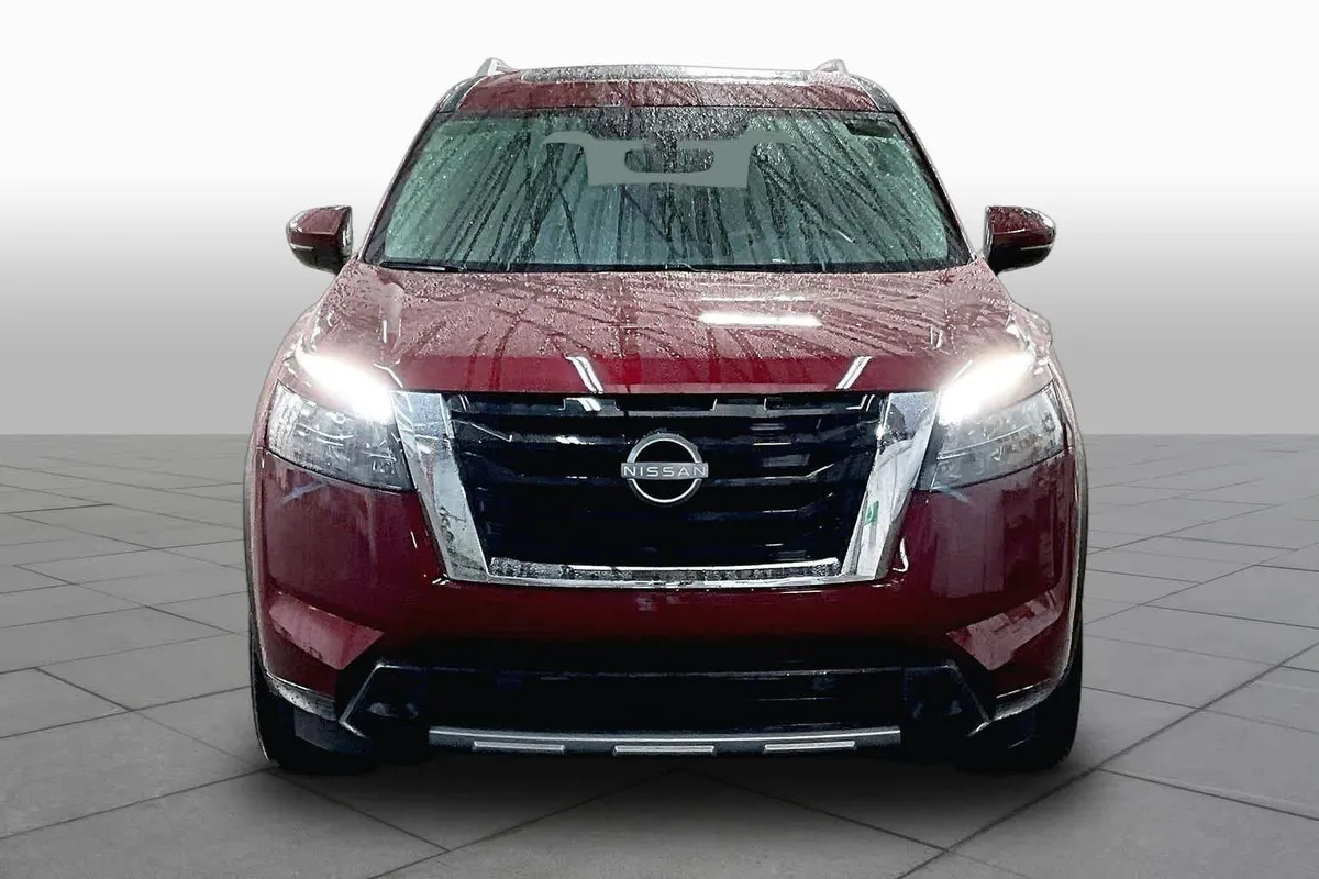 2025 Nissan Pathfinder Platinum thumbnail 4