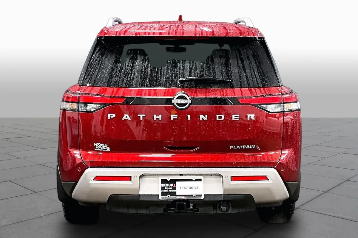 2025 Nissan Pathfinder Platinum thumbnail 5