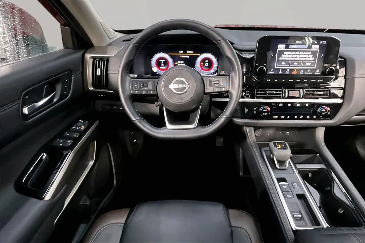 2025 Nissan Pathfinder Platinum thumbnail 6
