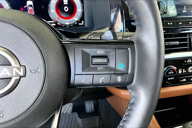 2025 Nissan Pathfinder Platinum thumbnail 11