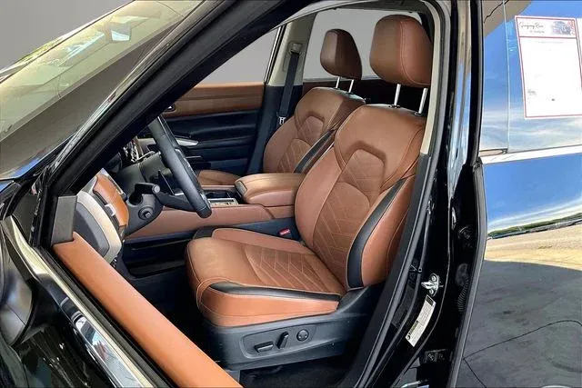2025 Nissan Pathfinder Platinum thumbnail 18