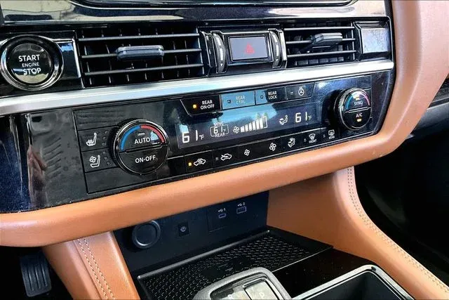 2025 Nissan Pathfinder Platinum thumbnail 23