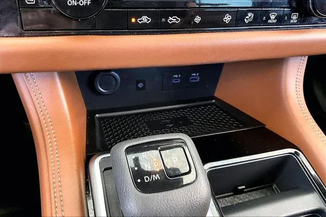 2025 Nissan Pathfinder Platinum thumbnail 24