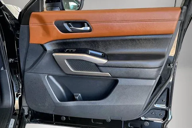 2025 Nissan Pathfinder Platinum thumbnail 26