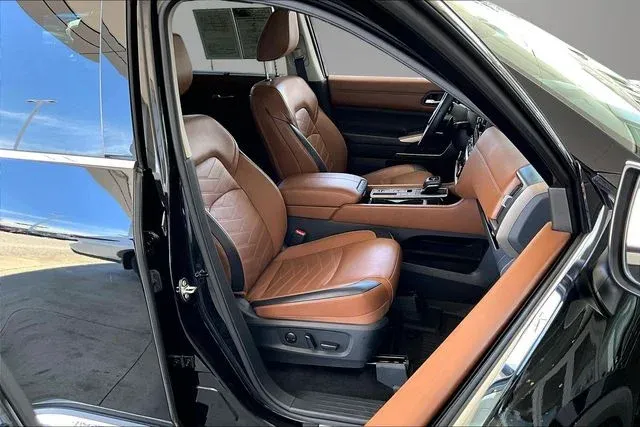 2025 Nissan Pathfinder Platinum thumbnail 27