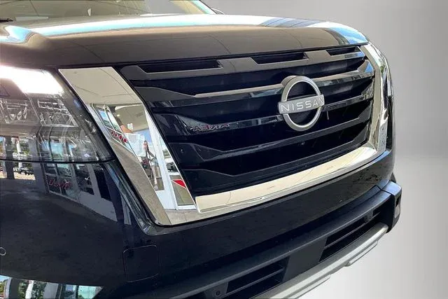 2025 Nissan Pathfinder Platinum thumbnail 28