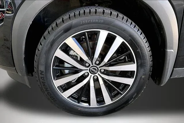 2025 Nissan Pathfinder Platinum thumbnail 29