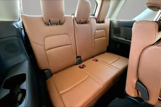 2025 Nissan Pathfinder Platinum thumbnail 30