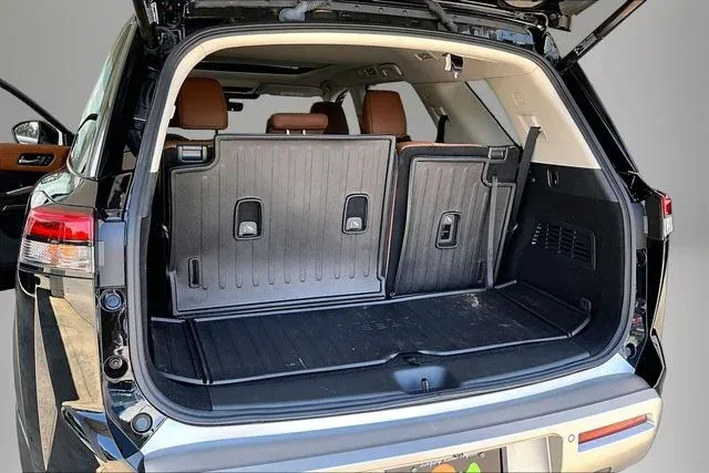 2025 Nissan Pathfinder Platinum thumbnail 31