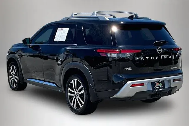 2025 Nissan Pathfinder Platinum thumbnail 4