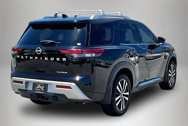 2025 Nissan Pathfinder Platinum thumbnail 5