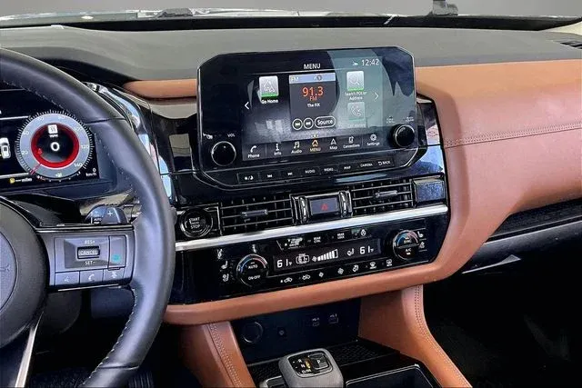 2025 Nissan Pathfinder Platinum thumbnail 9