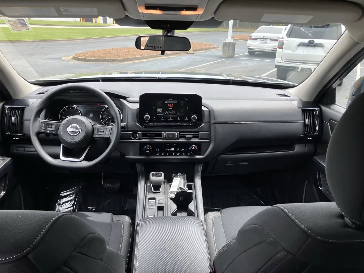 2025 Nissan Pathfinder S 2WD thumbnail 31