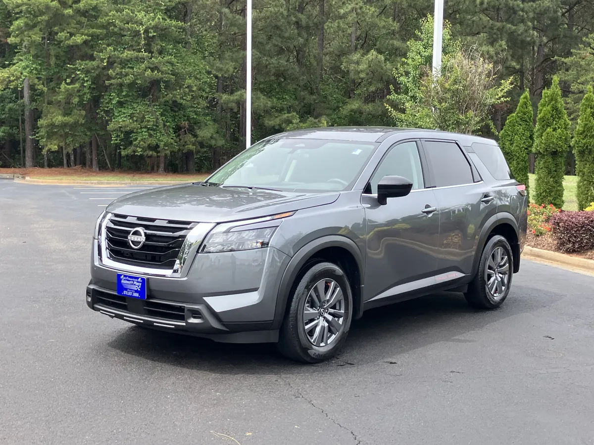 2025 Nissan Pathfinder S 2WD thumbnail 6