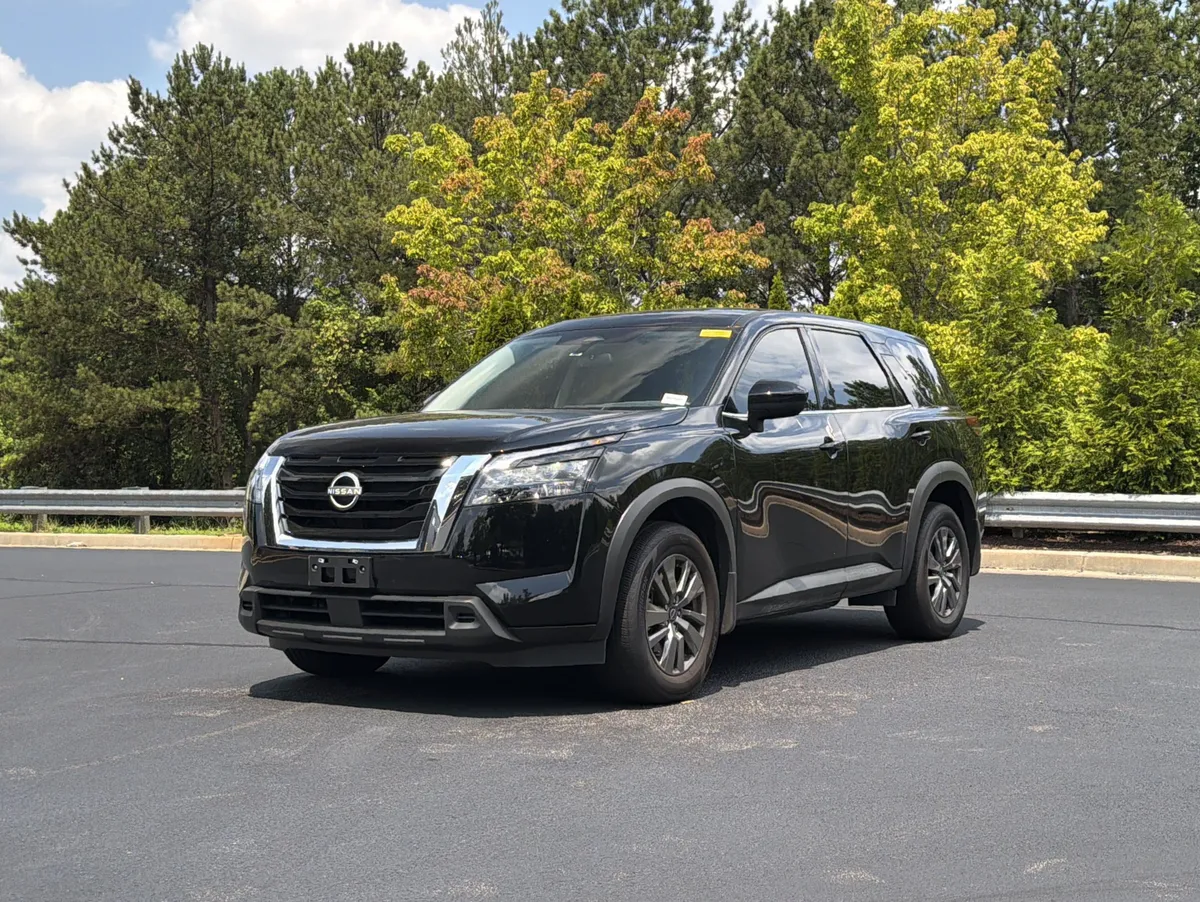 2025 Nissan Pathfinder S thumbnail 10